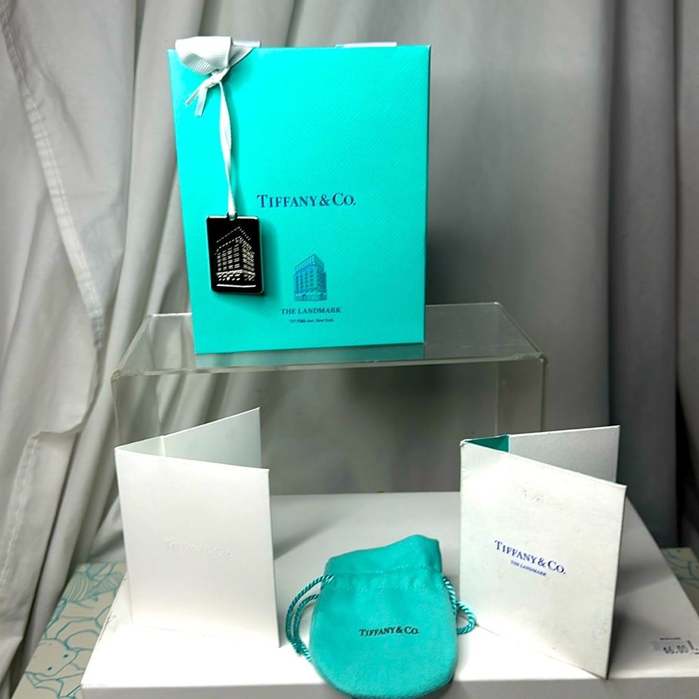 *** SOLD *** MINT CONDITION. TIFFANY & CO Landmark Bag w. Exclusive CHARM